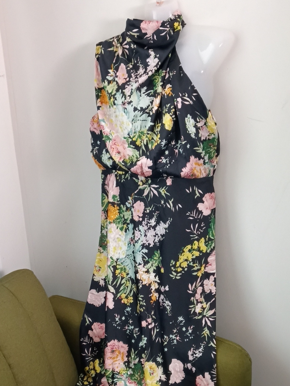 Petal & Pup Black One-Shoulder Floral Maxi Dress